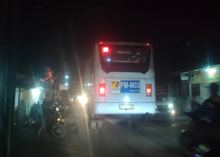 Warga Keluhkan Bus Karyawan Melintas di Jalan Pemukiman