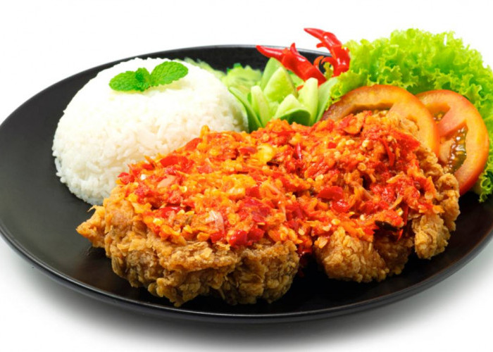 Ayam Geprek, Kuliner Pedas yang Tak Pernah Sepi Peminat
