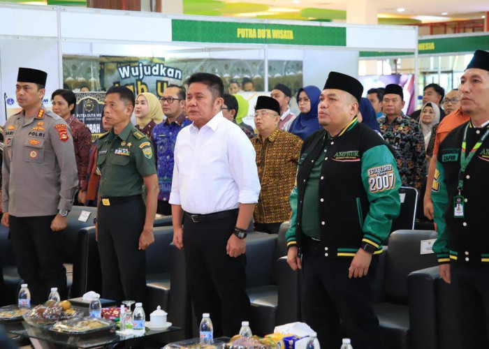 Gubernur Herman Deru  Harapkan AMPHURI Menjadi Referensi Bagi Masyarakat Dalam Memilih Travel  Perjalanan Umro