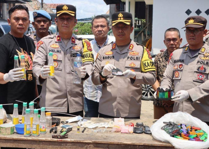 Grebek Markas Narkoba Di Sekunjing, Ini Barang Bukti Yang Diamankan Polisi