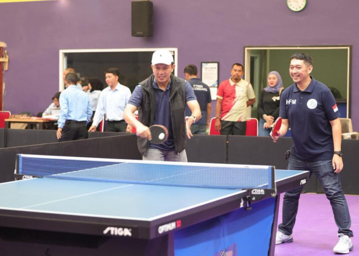 Kadispora Amri Beri Challange Ke PTMSI Kota Palembang