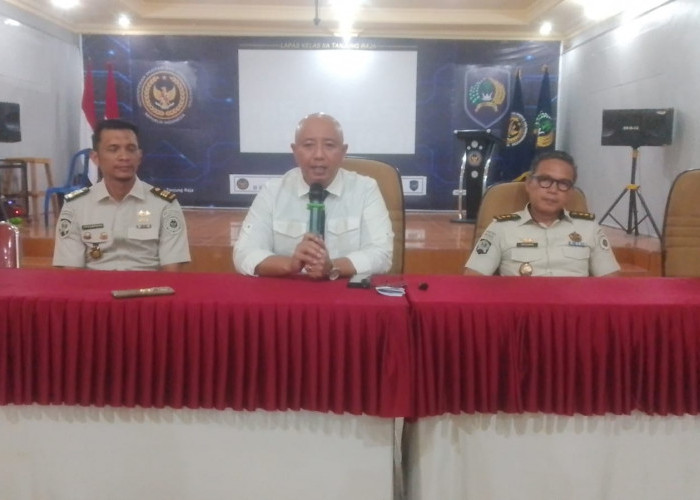 Kalapas Tanjung Raja Akui Lalai, Napi Viral Pakai HP di Balik Jeruji Langsung Dijatuhi Sanksi Ini