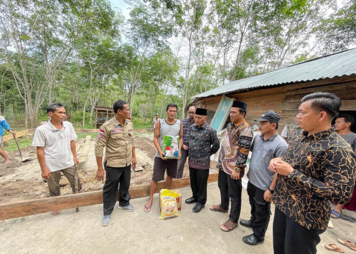 Pj Bupati H Apriyadi Tinjau Pembangunan RTLH di Rantau Sialang
