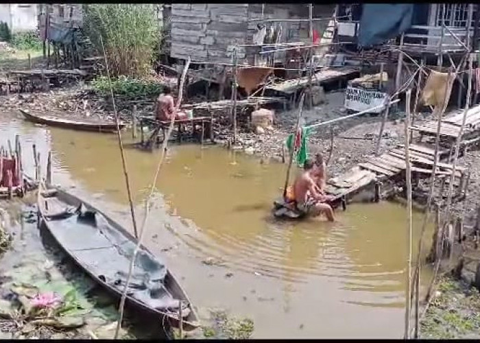 Meteran PDAM Tak Berfungsi, Warga Desa Simpang Pelabuhan Dalam Kesulitan Air Bersih