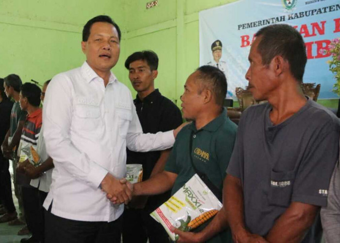 Kelompok Tani Dapat Bantuan Pupuk 127,2 Ton