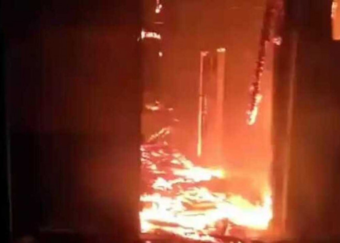 Tiga Ruangan di SMPN 21 OKU Ludes Terbakar