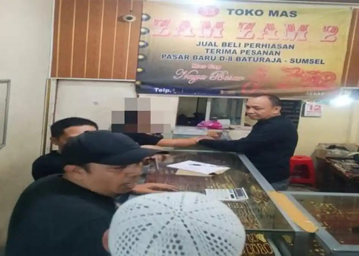 Viral Aksi Wanita Tukar Cincin Perak dengan Emas di Toko Perhiasan Baturaja, Aksinya Terekam CCTV