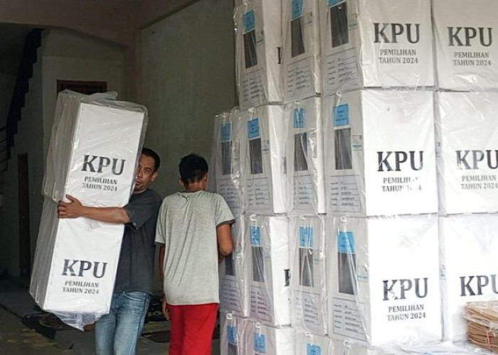 KPU OKU Lindungi Logistik dengan Plastik Saat Pendistribusian