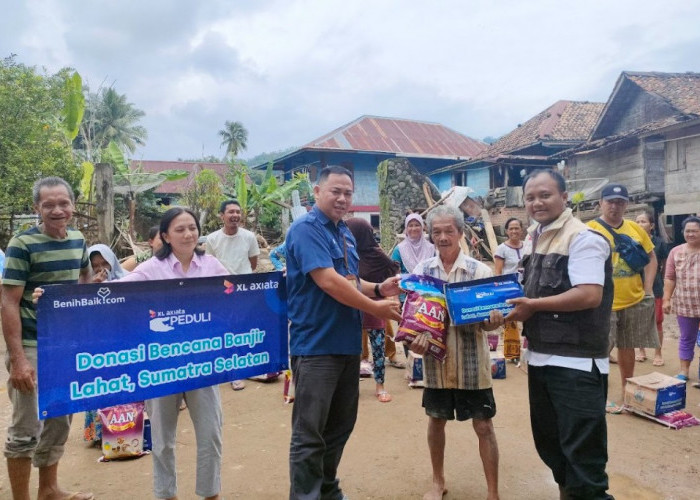 Bantu Korban Banjir Lahat dan Lampung Barat, XL Axiata Salurkan Ini