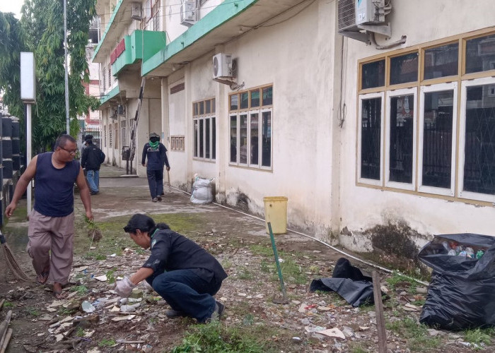 Mapala Dewantara Universitas Taman Siswa Palembang Komitmen Menjaga Kebersihan Lingkungan Kampus