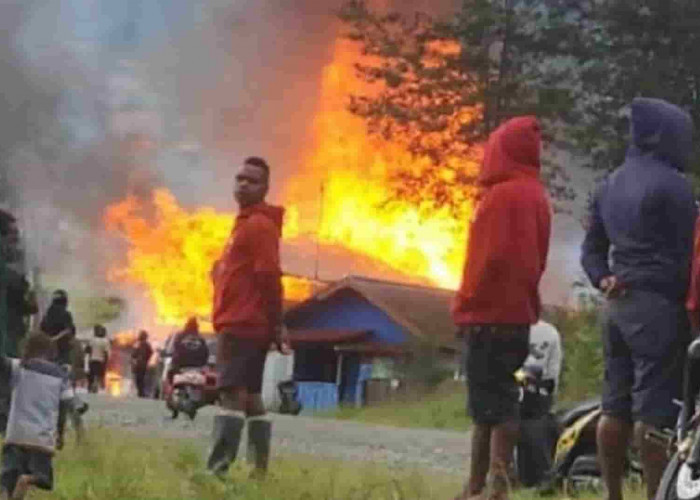 Mencekam, 4 Rumah Warga Dibakar KKB Papua, Ini Kata Kapolda Papua...