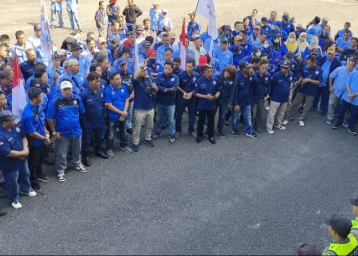 Gaji Tak Kunjung Dibayar, Ratusan Karyawan PT Mitra Ogan Unjuk Rasa