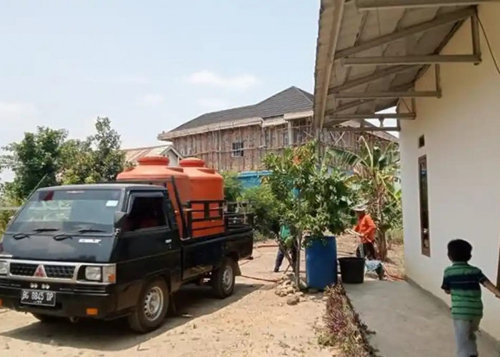 Sumur Kering, Warga OKU Terpaksa Beli Air Bersih Untuk Kebutuhan Sehari-hari