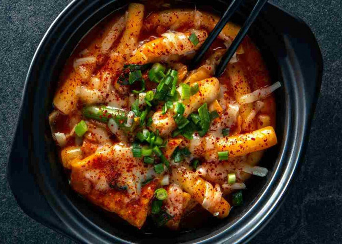 Tteokbokki, Cita Rasa Pedas Korea yang Mendunia dan Digandrungi Anak Muda