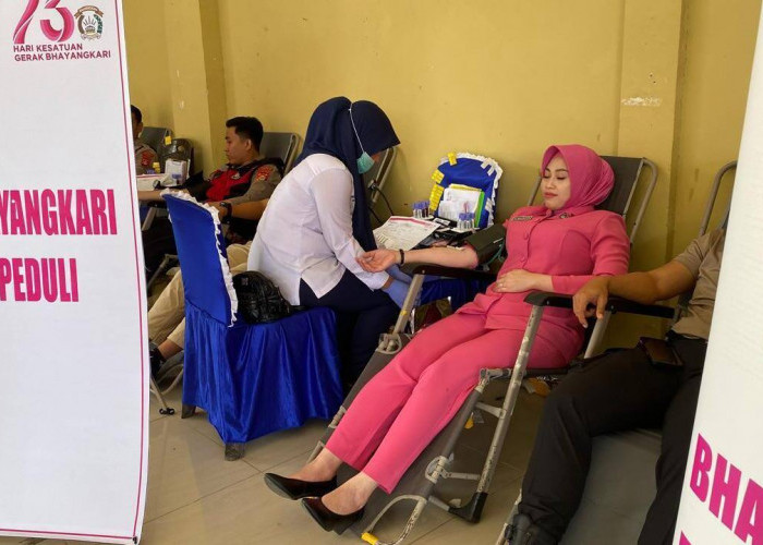 HUT Bhayangkara ke-79, Polres Ogan Ilir Gelar Donor Darah dan Sunat Massal