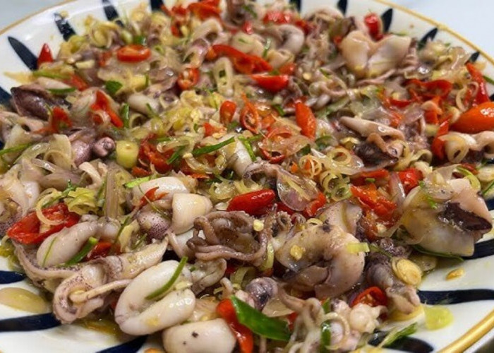 Cumi Sambal Matah Jadi Primadona Kuliner Nusantara, Perpaduan Pedas Segar yang Menggugah Selera