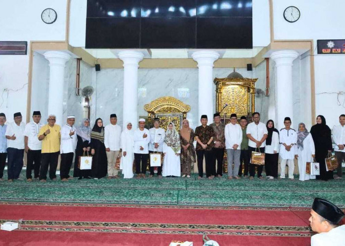 UNSRI Lepas 32 Calon Jemaah Haji, Rektor Taufiq Marwa Beri Pesan Khidmat dan Doa