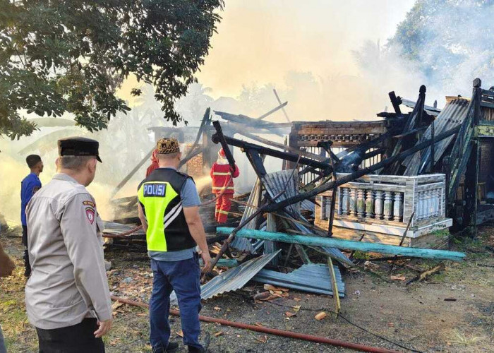 Rumah Panggung di Sungai Pinang II Ogan Ilir Ludes Terbakar, Kerugian Ditaksir Rp250 Juta