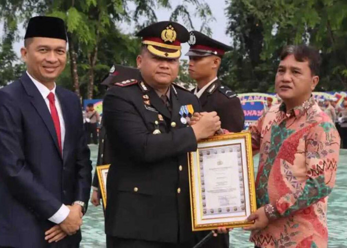 Bantu Ungkap Kasus Pembunuhan, Kepala Desa Bumi Kawa Terima Penghargaan Polres OKU