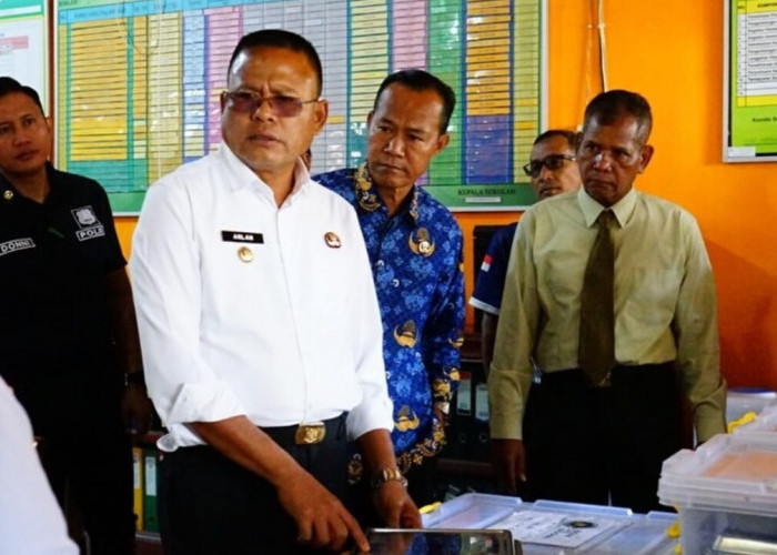 Pastikan Aman dan Sesuai Standar, Wali Kota Prabumulih Tinjau Langsung Pembagian MBG di SDN 1 dan SMPN 2, 