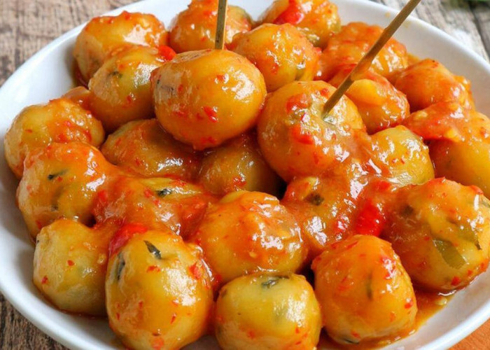 Cilok Pedas Saus Kacang : Camilan Jalanan yang Makin Digemari di Berbagai Kalangan