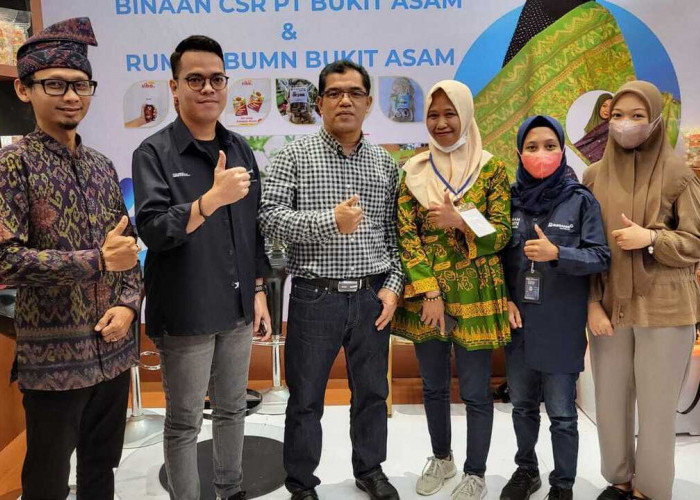 Tenun Tuan: Dari Warisan Keluarga Menuju Asa Pelestarian Budaya Palembang