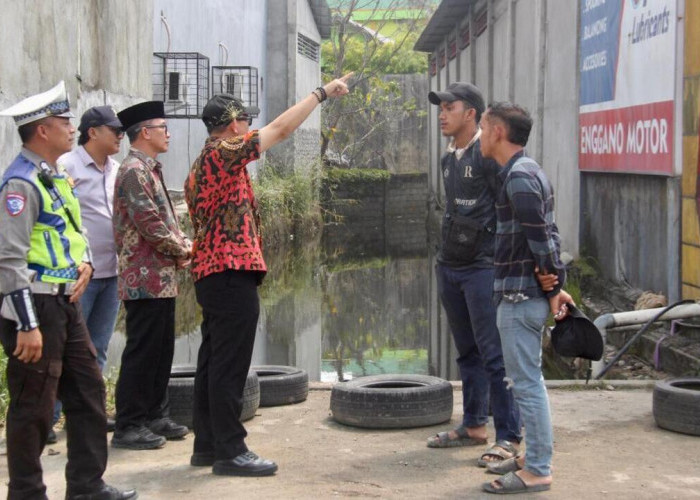 Bupati OKU Tinjau Pemasangan Box Culvert  di Jalan Lintas Sumatera