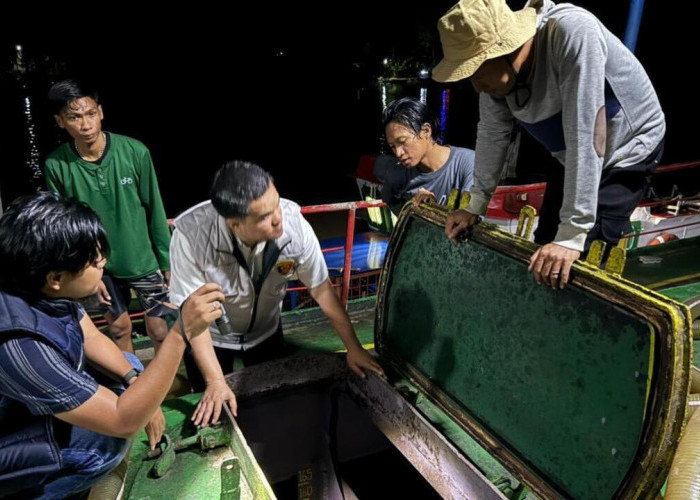 Polda Sumsel Sita Dua Kapal Bermuatan 82 Ribu Kiloliter Solar Ilegal di Perairan Banyuasin