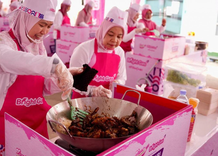 Pertamina Sumbagsel Sajikan 1.000 Porsi Ayam Kecap di Hari Pelanggan Nasional
