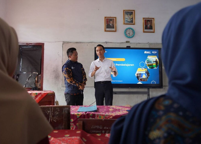 Sebanyak 951 Sekolah OKI Beralih ke Digital, Smart Board dan Internet Satelit Jangkau Pelosok