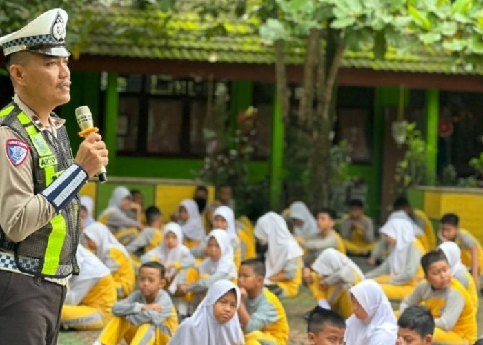 Polisi Sahabat Anak Eduksi Siswa Tertib Berlalu Lintas