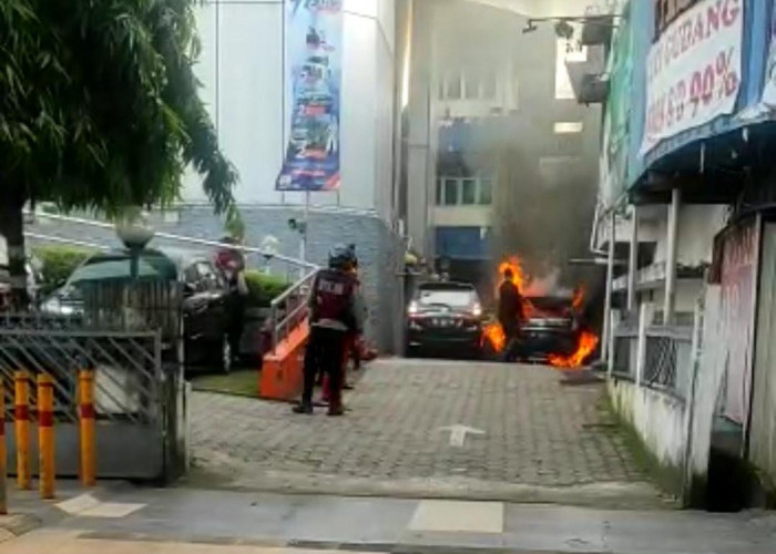 Minibus Terbakar di Samping Bank BNI Palembang, Ini Penyebabnya 