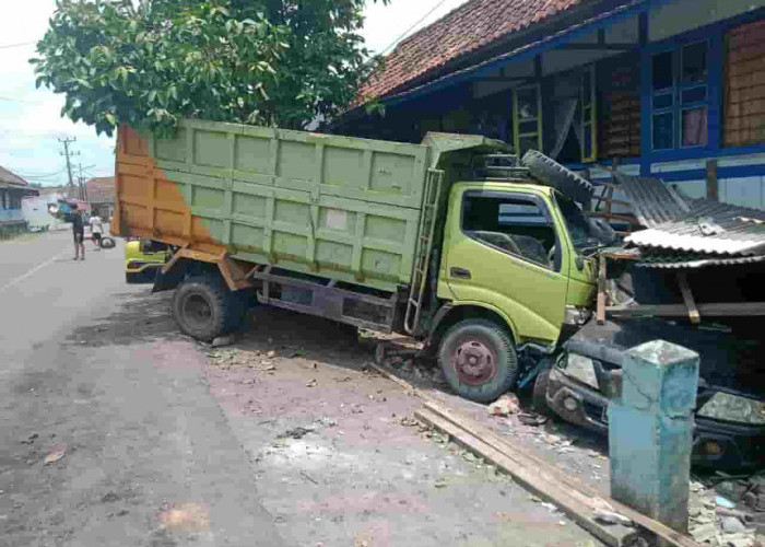Korban Tabrak Lari Mobil Batubara Dua Unit Mobil dan Rumah Rusak Berat