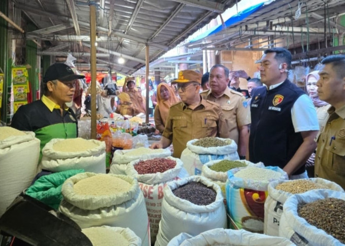 Pastikan Stok Aman dan Harga Stabil, TPID OKUT Sidak Pasar