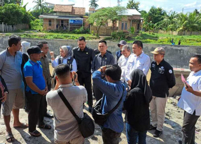 Tanggapi Keluhan Masyarakat, Komisi III DPRD Prabumulih Sidak Proyek Normalisasi dan Pembangunan Talud Sungai 