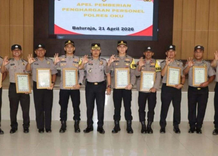 Kapolres OKU Beri Penghargaan Anggota Berprestasi