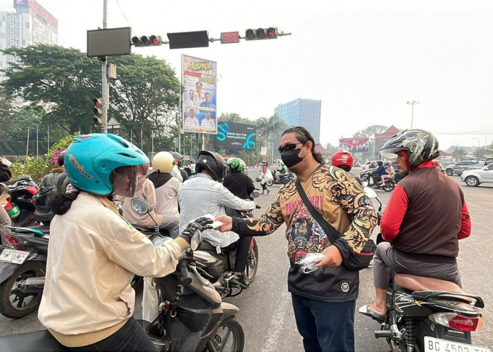 Astra Motor Sumsel Bagikan 1.000 Masker, Peduli Kualitas Udara di Sumsel