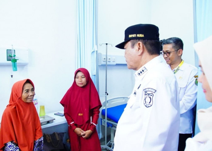 Pastikan Kesiapan Medis, Bupati Sempatkan Cek Tensi dan Gula Darah di Sela Kunjungan Kerja