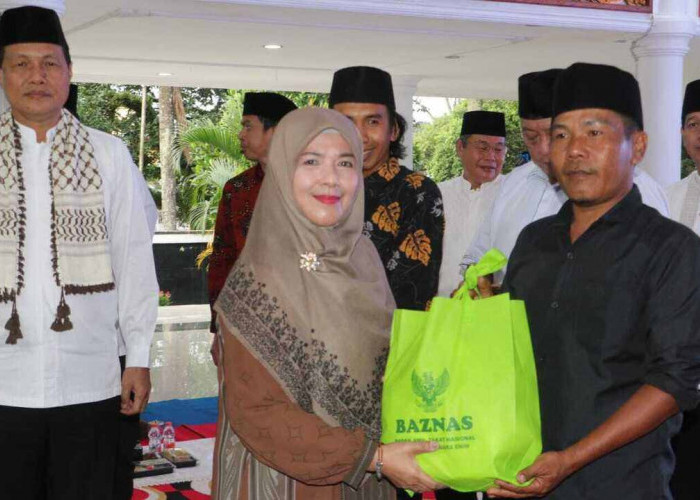 Bupati Berbuka Puasa Bersama Petugas Kebersihan