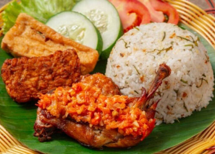 Nasi Daun Jeruk Ayam Geprek, Inovasi Kuliner Kekinian yang Menggugah Selera
