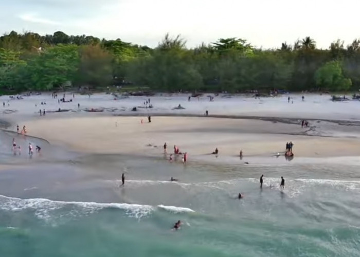 Terpanjang di Pulau Bangka, Pantai Satu Ini Memiliki Hamparan Pasir Putih Lembut Tak Terbatas!