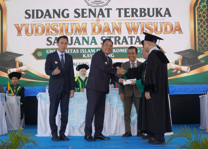 Cik Ujang Hadiri Wisuda ke-15 Uniski Kayuagung, Tekankan Ijazah Bukan Garis Akhir