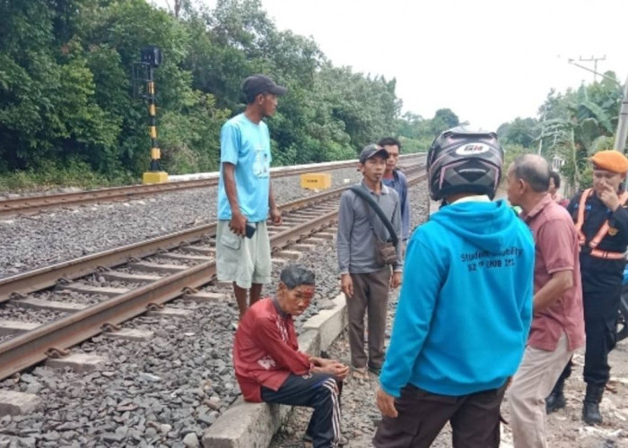 Diduga Diserempet Kereta Api,Kakek Nyaris Tewas