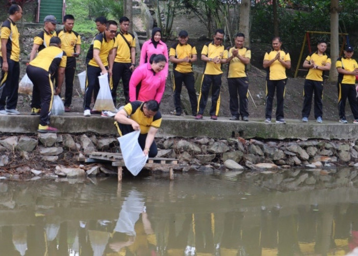 Dukung Ketahanan Pangan, Polres Prabumulih Tebar 10 Ribu Bibit Ikan dan Tanam Sayuran