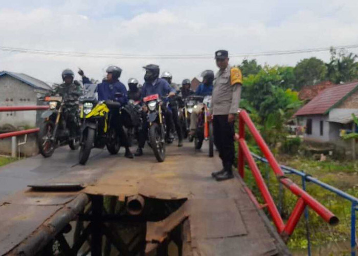 Herman Deru Tinjau Jembatan Besi Ketapang 2, Warga Minta Diganti Jembatan Beton