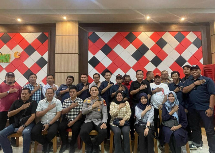 Nongkrong Bersama Awak Media, Kapolres Prabumulih: Kami Siap Mendengarkan Masukan dari Rekan-Rekan Media