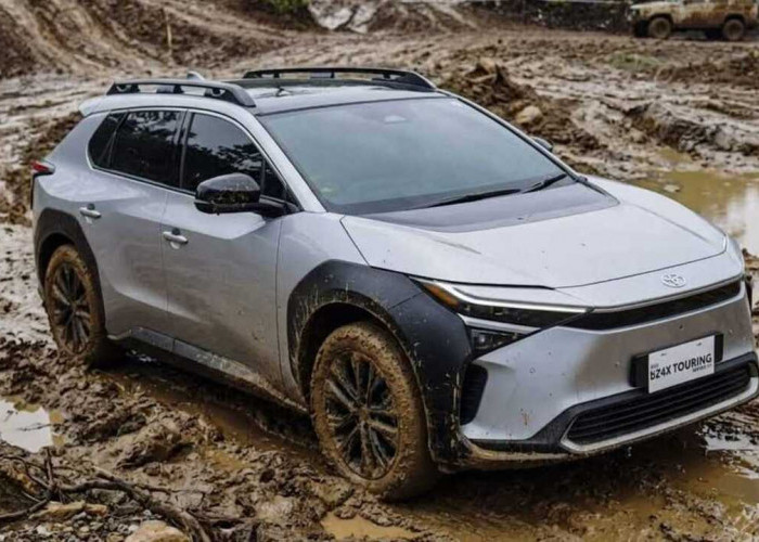 Toyota bZ4X Touring Buktikan Mobil Listrik Bisa Diajak Main Lumpur dan Salju.