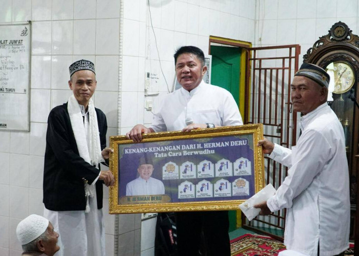Safari Jumat di Masjid Nurul Iman Kertapati, Gubernur Herman Deru Sosialisasi Pemutihan Pajak Kendaraan Bermot