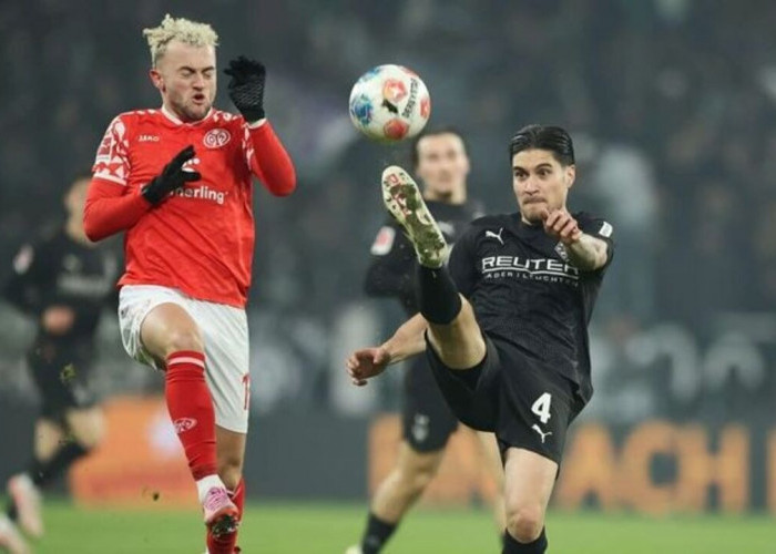 Hasil Bundesliga: Gladbach Menang Tipis 1-0 Atas Mainz, Kevin Diks Tampil Kokoh.