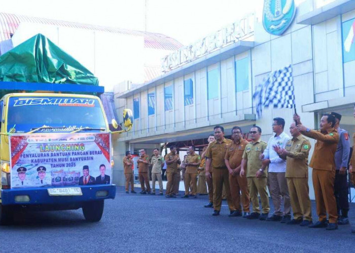 Ringankan Beban Keluarga di Bumi Serasan Sekate Disalurkan 707,6 Ton Beras
